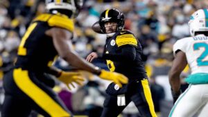 Steelers Turn Monday Night Into a Fortress With Win Over Dolphins